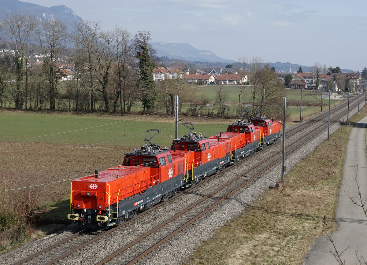 Testzug mit vier Aem 940 in geänderter Formation am 19. Februar 2021 bei Selzach.
Besondere Beachtung gilt der Vergleichsaufnahme ID 1244972 vom 16.2.2021.
Foto: Walter Ruetsch
