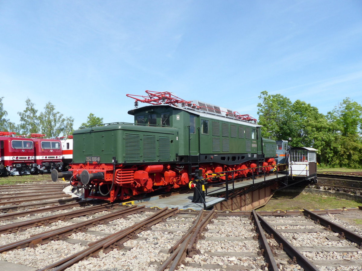 TEV 254 106-8 am 01.06.2019 beim Eisenbahnfest im Bw Weimar.