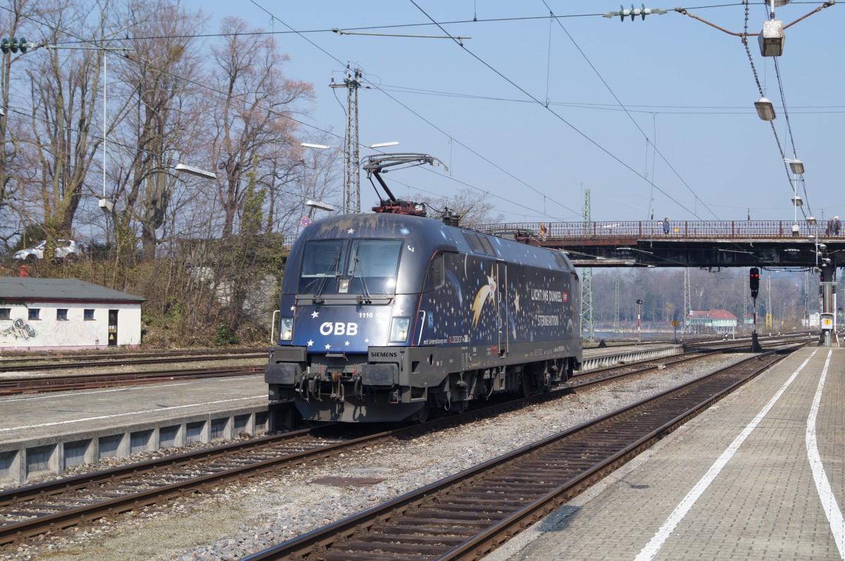 Tfz. des IC 118 (Innsbruck - Münster) wird in Lindau Hbf. auf ein Stumpfgleis überstellt.
20.03.2015
