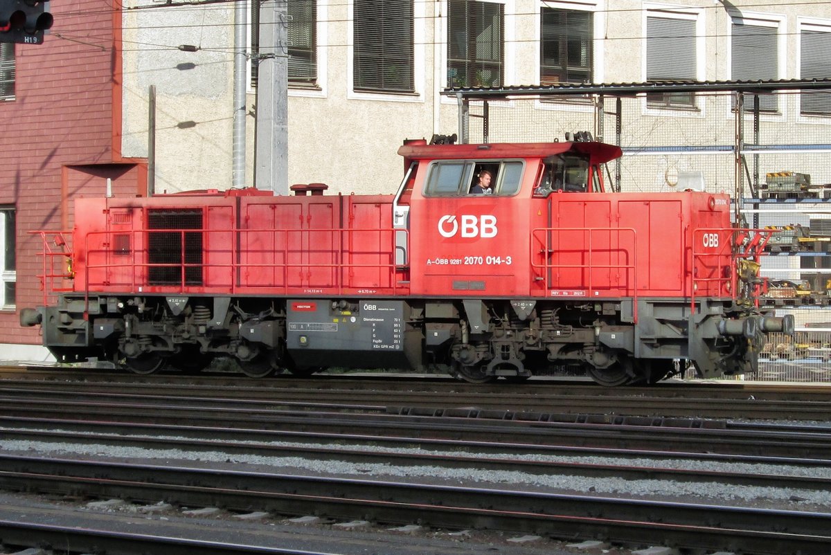 Tfzf für 2070 014 in Linz Hbf am 15 September 2015.