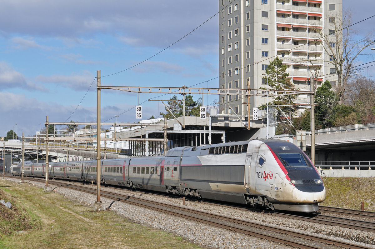TGV 4418 fährt Richtung Bahnhof Muttenz. Die Aufnahme stammt vom 12.02.2018.