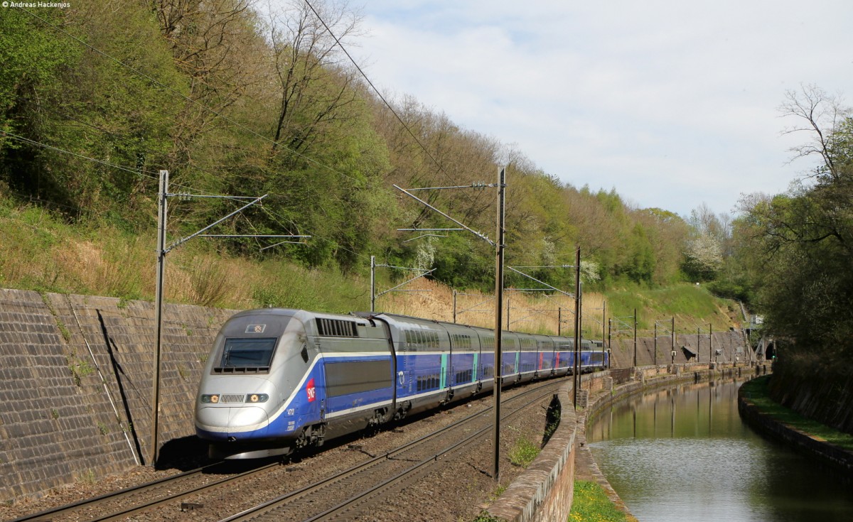 TGV 4713 als TGV 9574 (Stuttgart Hbf-Paris Est) bei Arzviller 22.4.15