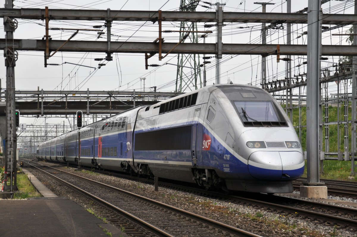 TGV 4718 durchfährt den Bahnhof Muttenz. Die Aufnahme stammt vom 30.05.2014.
