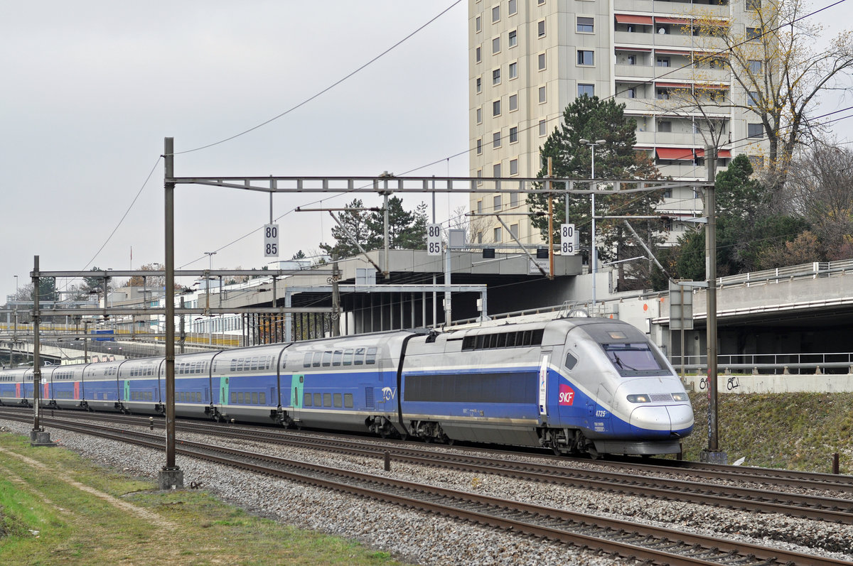 TGV 4725 fährt Richtung Bahnhof Muttenz. Die Aufnahme stammt vom 16.11.2017.