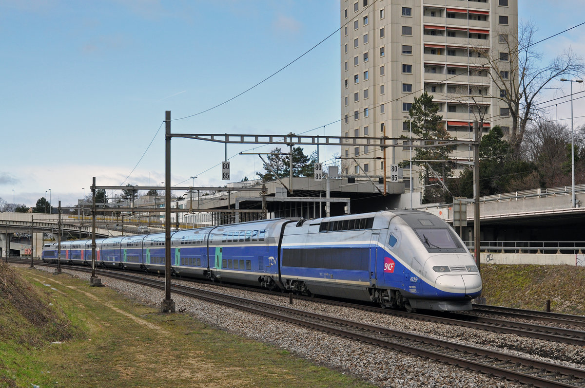 TGV 4725 fährt Richtung Bahnhof Muttenz. Die Aufnahme stammt vom 18.01.2018.