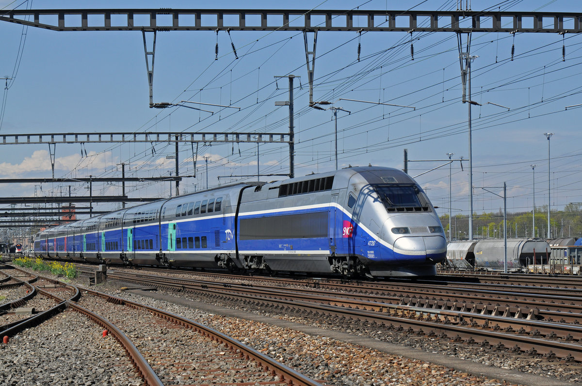 TGV 4726 durchfährt den Banhof Muttenz. Die Aufnahme stammt vom 11.04.2016.