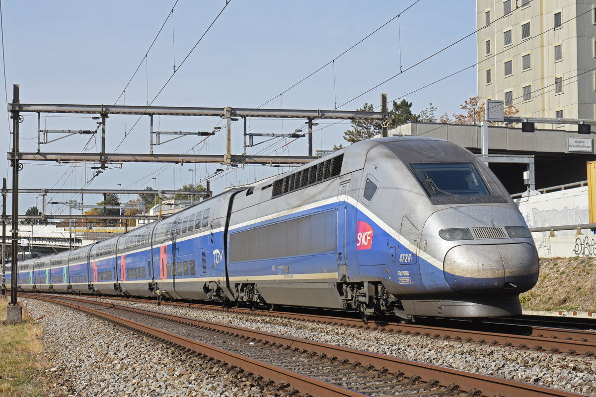 TGV 4728 fährt Richtung Bahnhof Muttenz. Die Aufnahme stammt vom 17.10.2018.