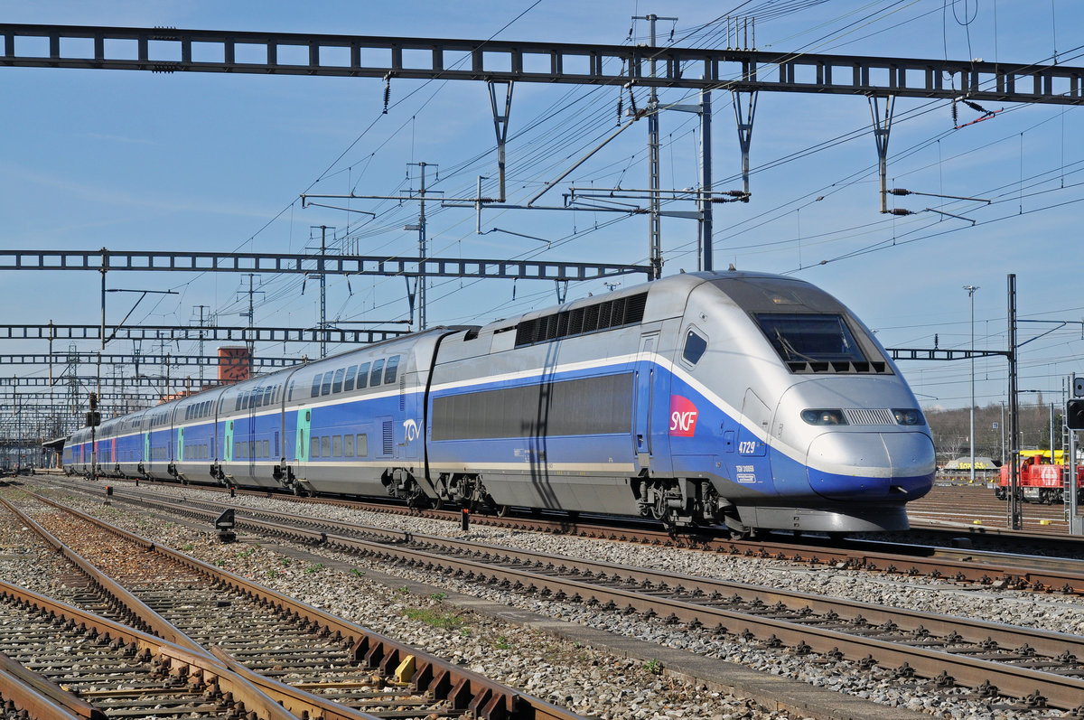 TGV 4729 durchfährt den Bahnhof Muttenz. Die Aufnahme stammt vom 10.03.2017.