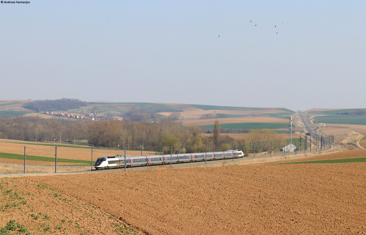 TGV 529 als TGV 5454 (Strasbourg - Bordeaux-St-Jean) bei Duntzenheim 23.3.22