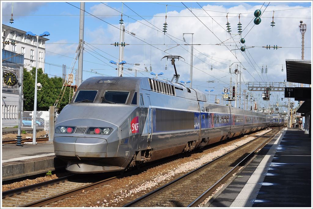 TGV Atlantique Rame 361 verlsst Rennes als TGV8088 nach Paris-Montparnasse. (16.09.2013)