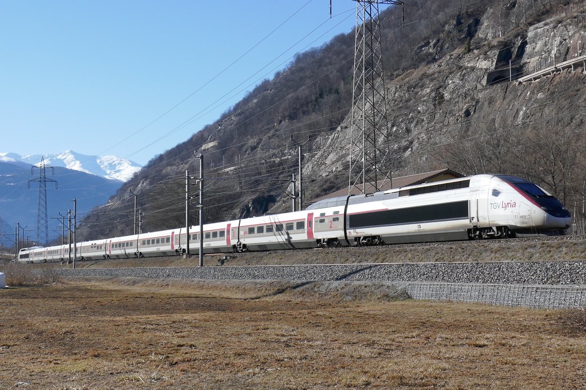 TGV des Neiges 9263 von Paris nach Brig, am 18.2.17 im Glisergrund.