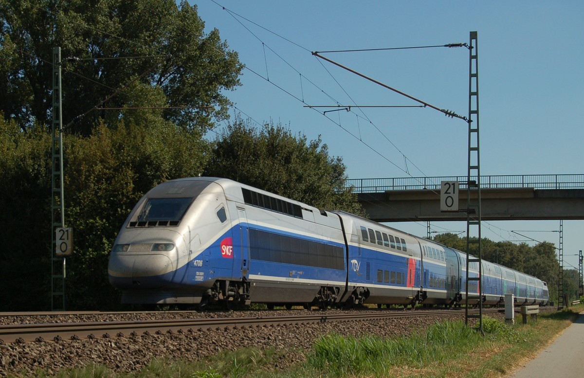 TGV Duplex 4706, Frankfurt(M) Hbf - Paris Est, hat zwischen Lampertheim & Brstadt nicht mehr lange bis zu seinem Endziel Frankfurt(M) Hbf zu fahren. 16.08.2013