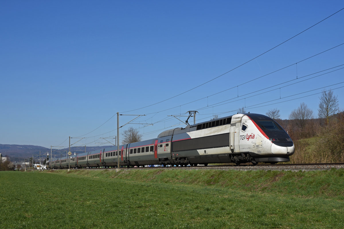 TGV Lyria 4401 fährt Richtung Bahnhof Itingen. Die Aufnahme stammt vom 21.03.2019.