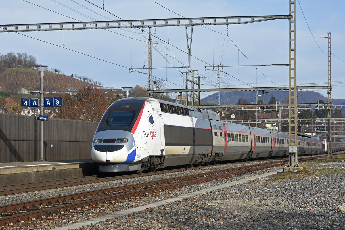 TGV Lyria 4403 durchfährt den Bahnhof Gelterkinden. Die Aufnahme stammt vom 16.01.2019.