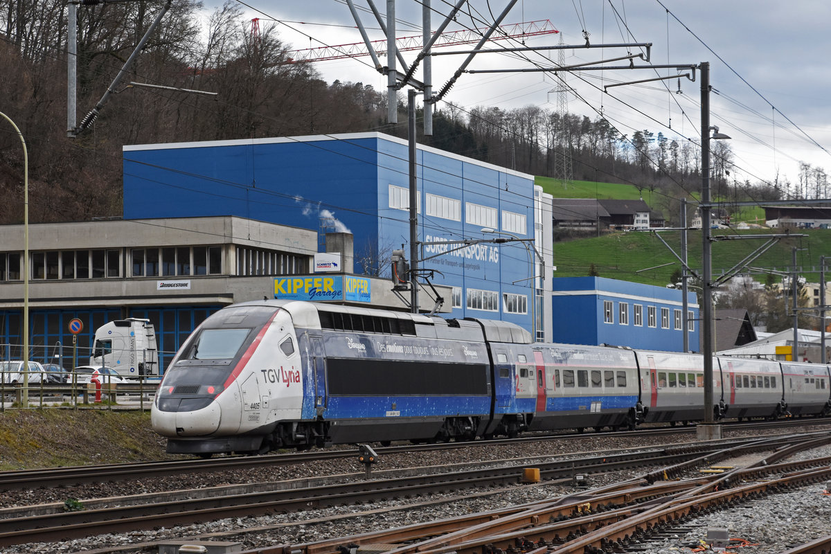 TGV Lyria 4405 durchfährt den Bahnhof Lausen. Die Aufnahme stammt vom 18.03.2019.