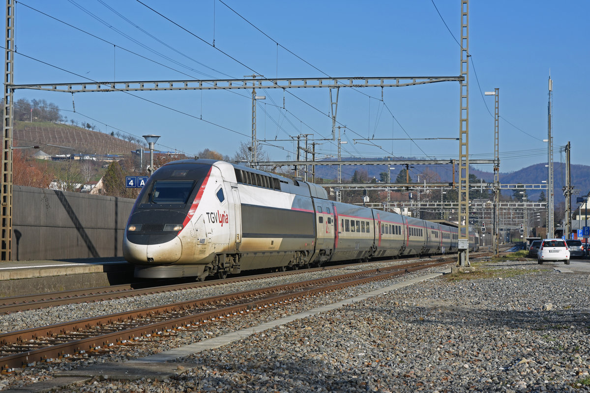 TGV Lyria 4408 durchfährt den Bahnhof Gelterkinden. Die Aufnahme stammt vom 19.01.2019.