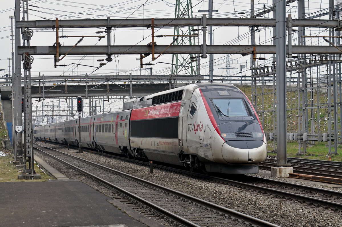 TGV Lyria 4409,  Stan Wawrinka  durchfährt den Bahnhof Muttenz. Die Aufnahme stammt vom 20.03.2018.