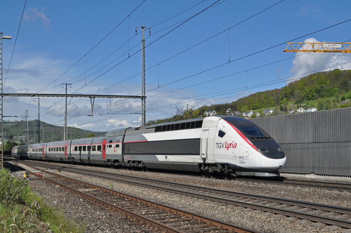 TGV Lyria 4414 durchfährt den Bahnhof Gelterkinden. Die Aufnahme stammt vom 02.05.2017.