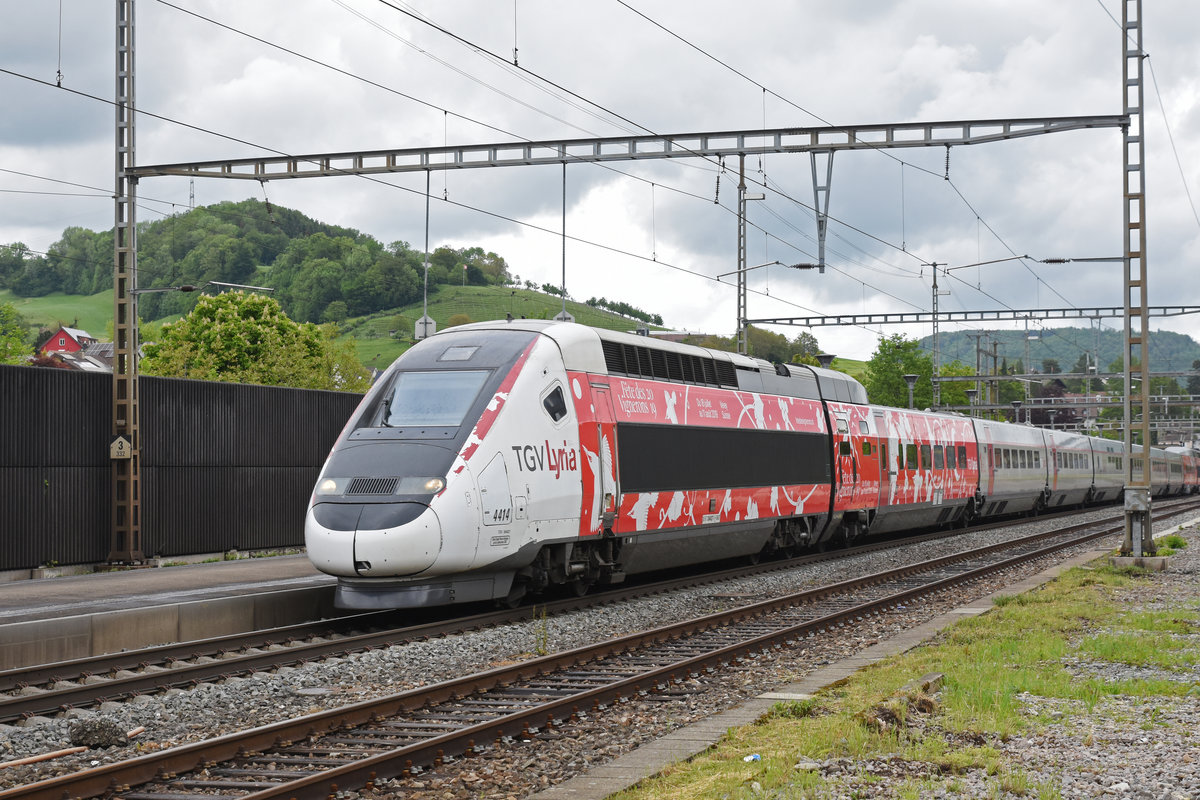 TGV Lyria 4414 durchfährt den Bahnhof Gelterkinden. Die Aufnahme stammt vom 28.05.2019.