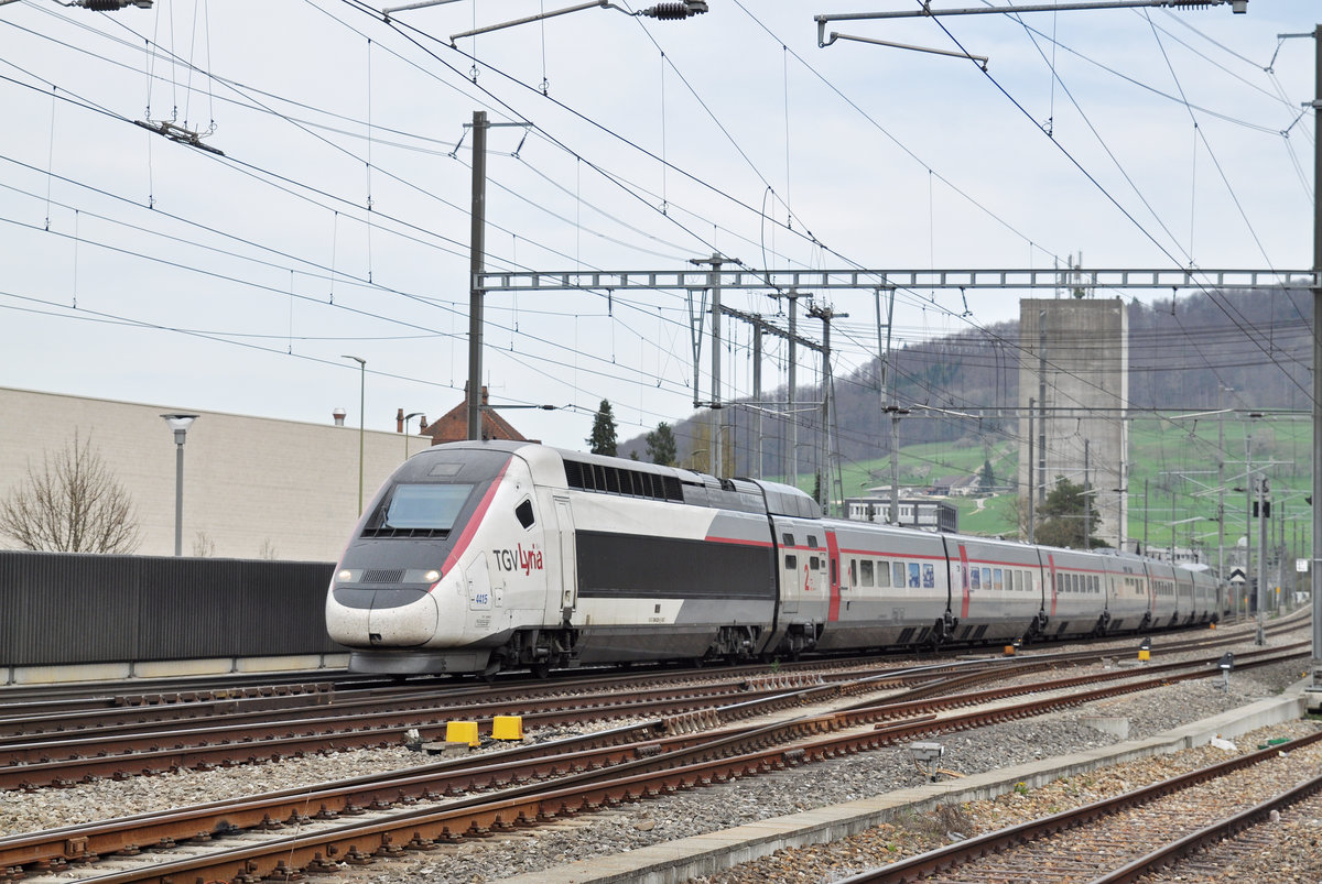 TGV Lyria 4415 durchfährt den Bahnhof Sissach. Die Aufnahme stammt vom 31.03.2017.