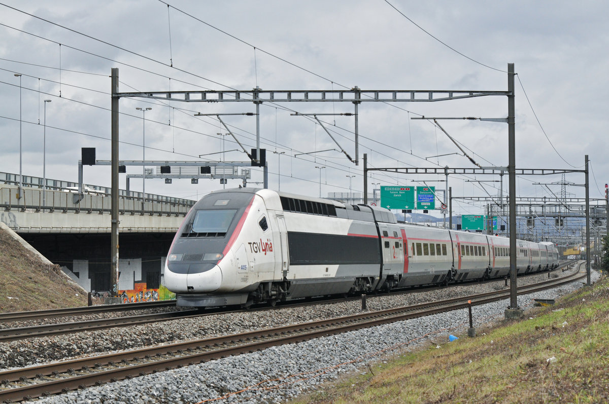 TGV Lyria 4415 fährt Richtung Bahnhof SBB. Die Aufnahme stammt vom 28.12.2017.