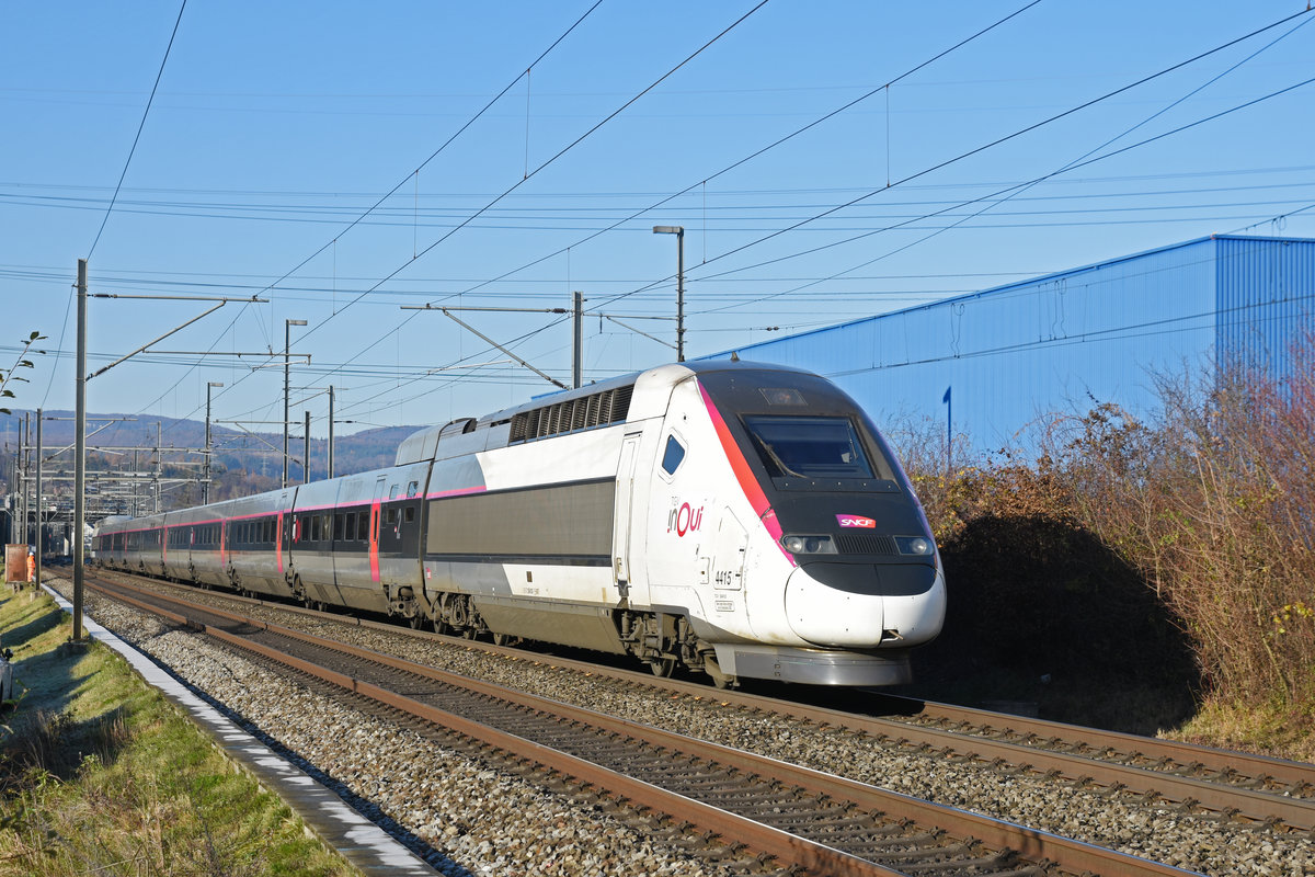 TGV Lyria 4415 fährt Richtung Bahnhof Itingen. Die Aufnahme stammt vom 03.12.2019.