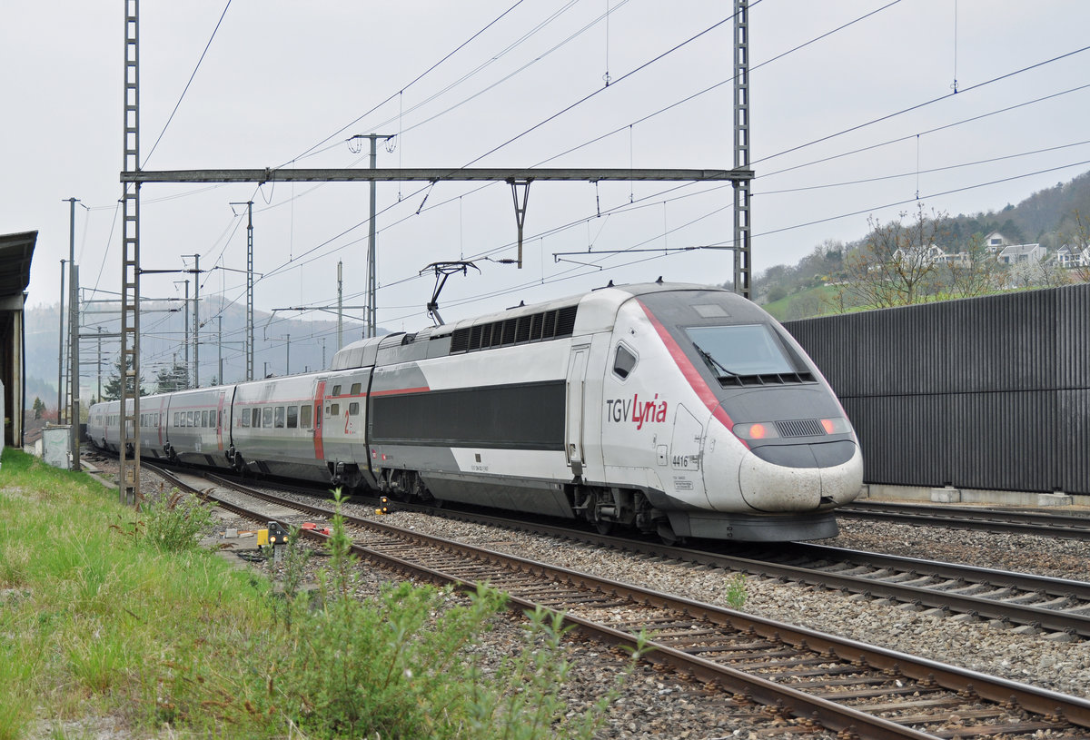 TGV Lyria 4416 durchfährt den Bahnhof Gelterkinden. Die Aufnahme stammt vom 06.04.2017.