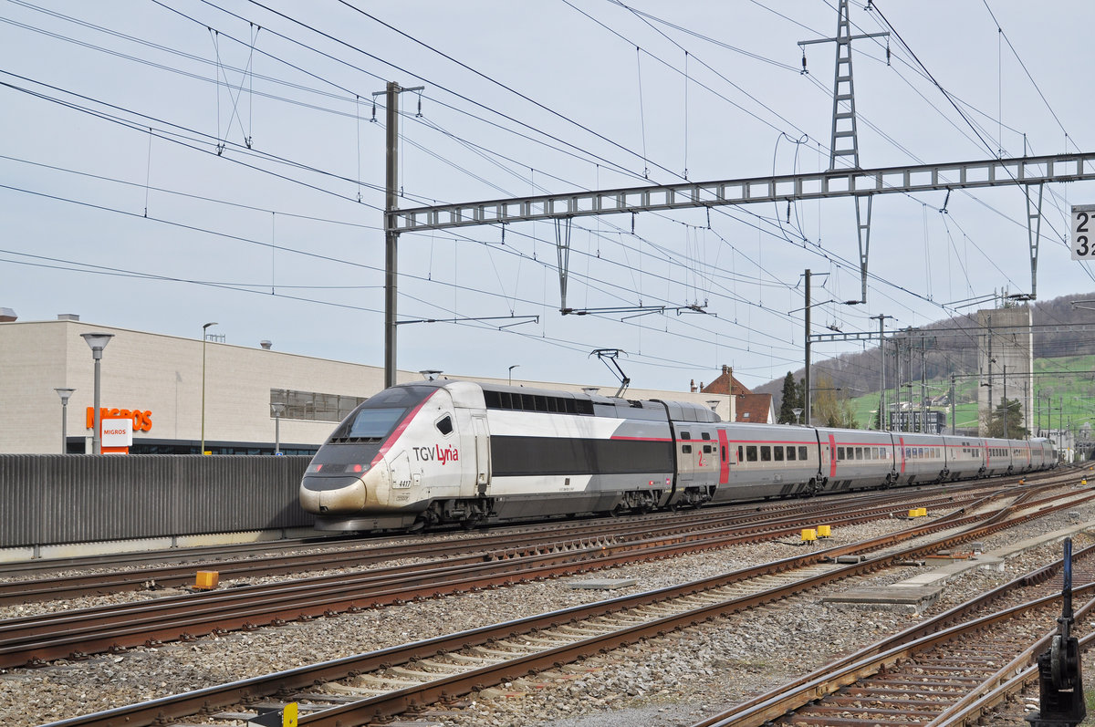 TGV Lyria 4417 durchfährt den Bahnhof Sissach. Die Aufnahme stammt vom 31.03.2017.