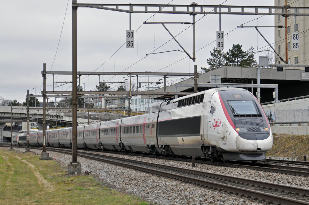 TGV Lyria 4417 fährt Richtung Bahnhof Muttenz. Die Aufnahme stammt vom 29.01.2018.