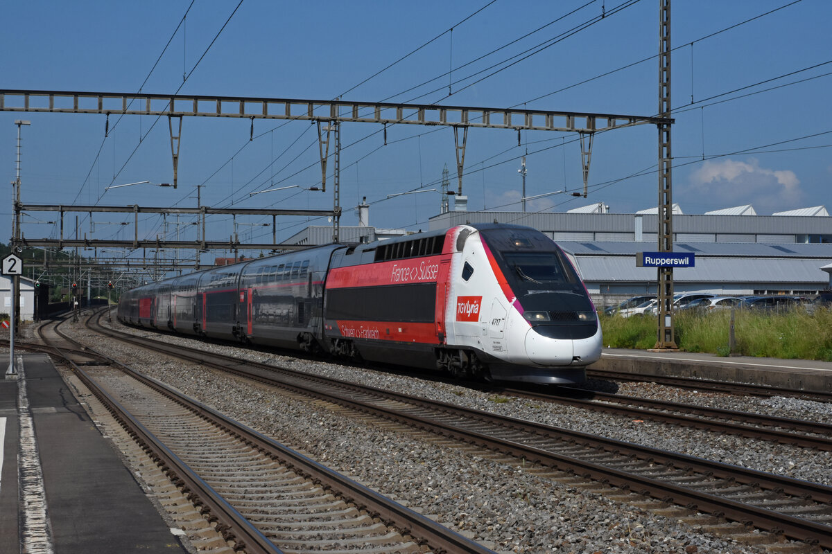 TGV Lyria 4717 durchfährt den Bahnhof Rupperswil. Die Aufnahme stammt vom 10.06.2021.