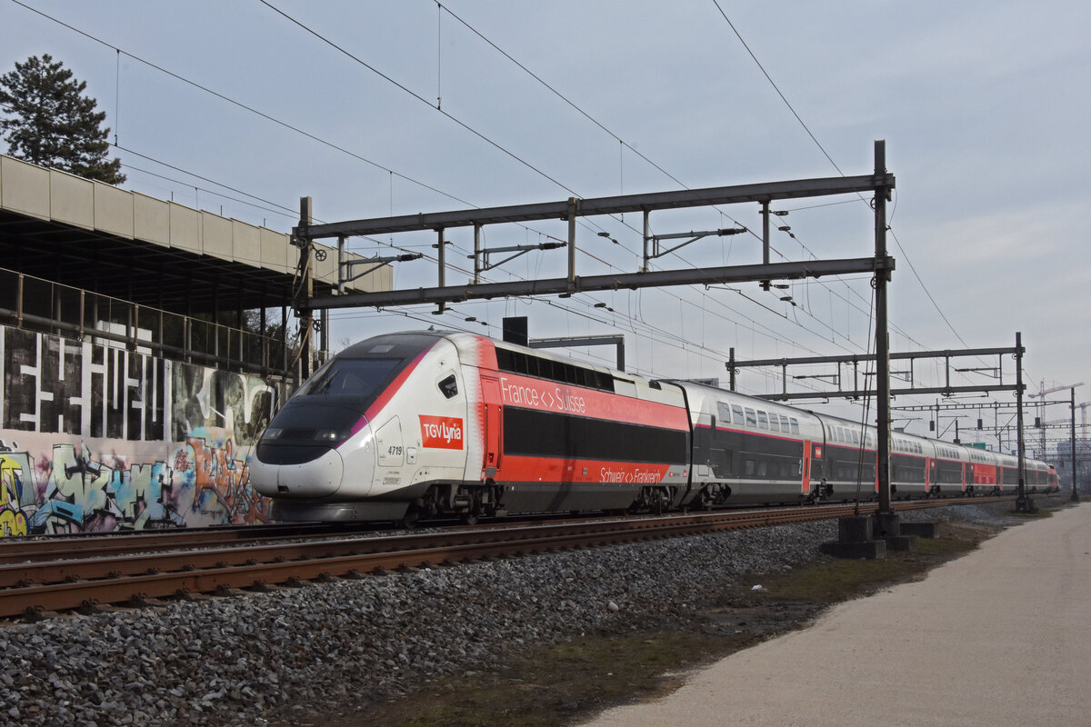 TGV Lyria 4719 fährt Richtung Bahnhof SBB. Die Aufnahme stammt vom 23.12.2021.