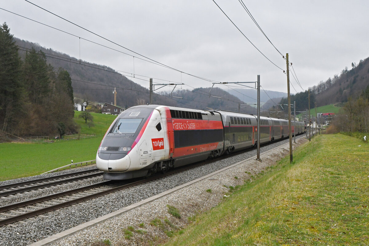 TGV Lyria 4721 fährt am 04.03.2024 Richtung Bahnhof Gelterkinden.