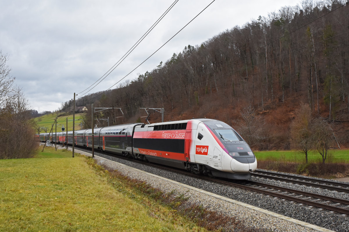 TGV Lyria 4721 fährt Richtung Bahnhof Gelterkinden. Die Aufnahme stammt vom 22.12.2020.
