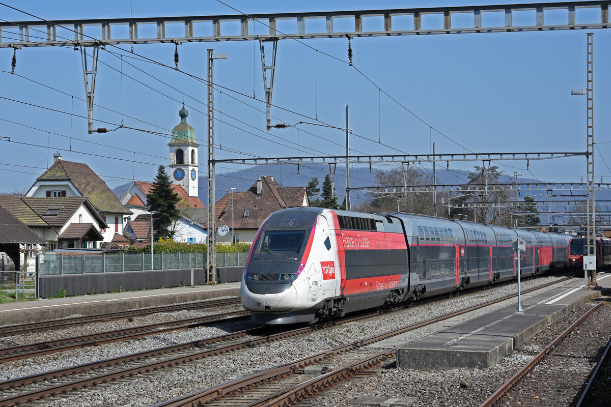 TGV Lyria 4722 durchfährt den Bahnhof Rupperswil. Die Aufnahme stammt vom 28.03.2022.
