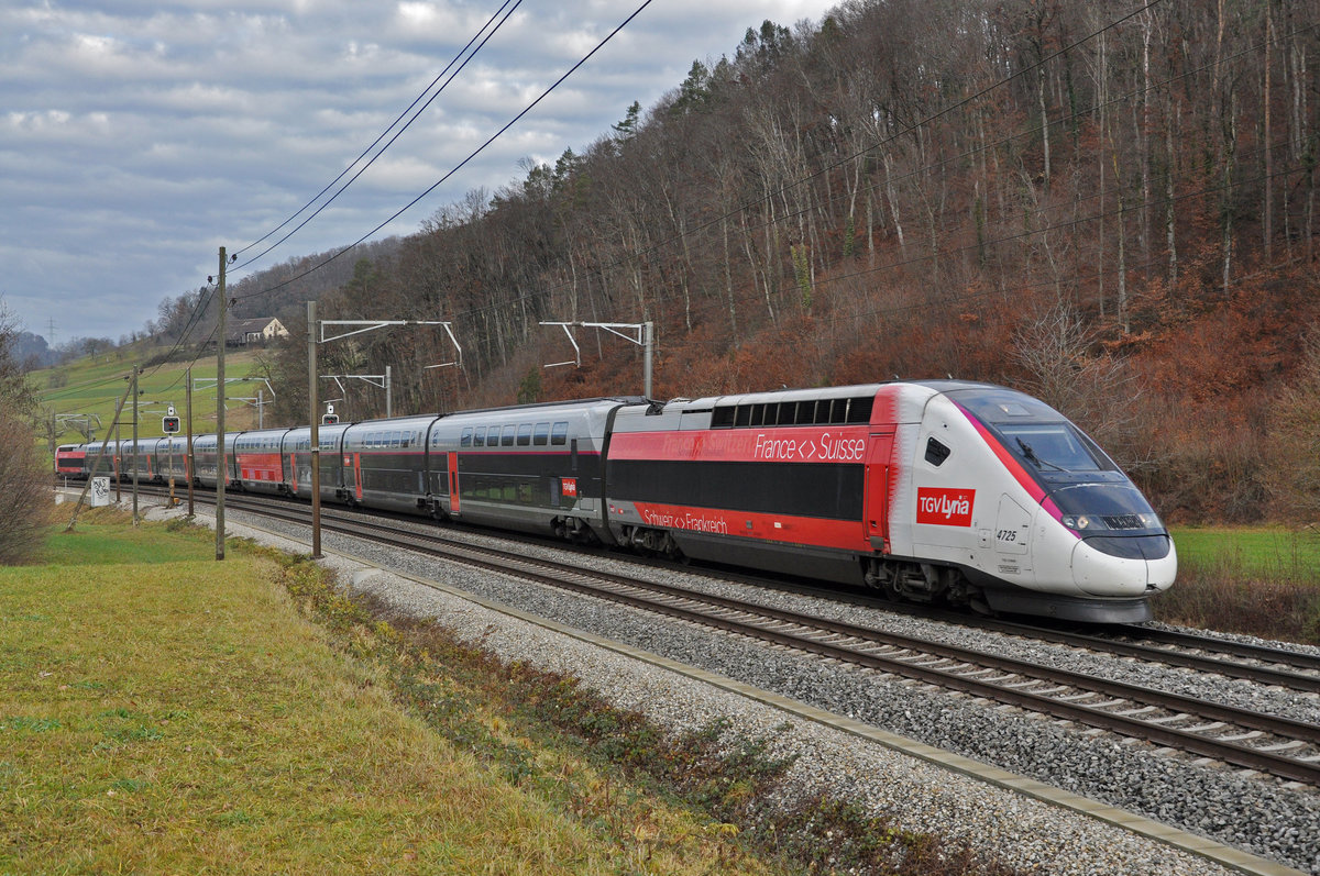 TGV Lyria 4725 fährt Richtung Bahnhof Tecknau. Die Aufnahme stammt vom 19.12.2020.