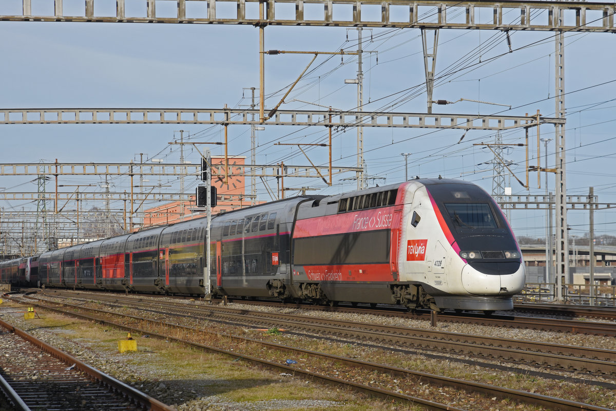 TGV Lyria 4728 durchfährt den Bahnhof Muttenz. Die Aufnahme stammt vom 30.01.2020.