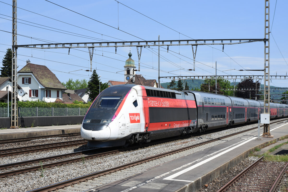 TGV Lyria 4728 durchfährt den Bahnhof Rupperswil. Die Aufnahme stammt vom 12.05.2022.