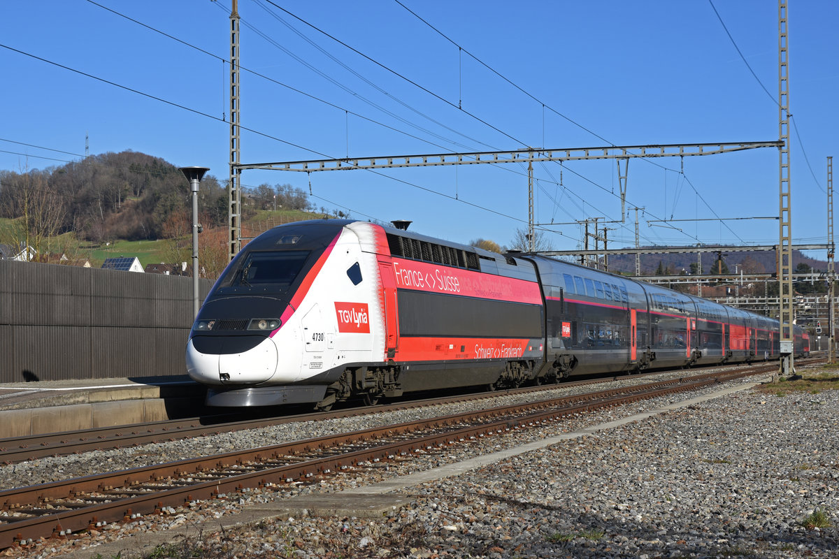 TGV Lyria 4730 durchfährt den Bahnhof Gelterkinden. Die Aufnahme stammt vom 07.02.2020.