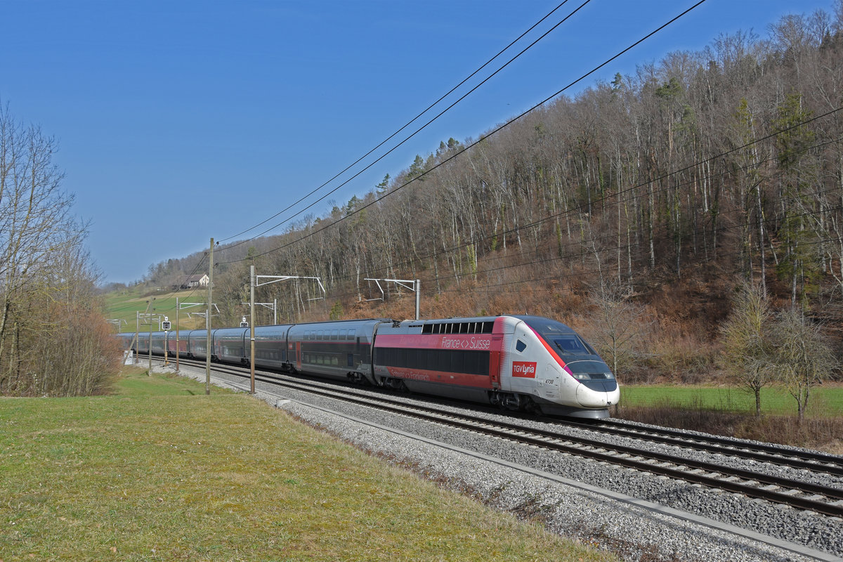 TGV Lyria 4730 fährt Richtung Bahnhof Tecknau. Die Aufnahme stammt vom 26.02.2021.