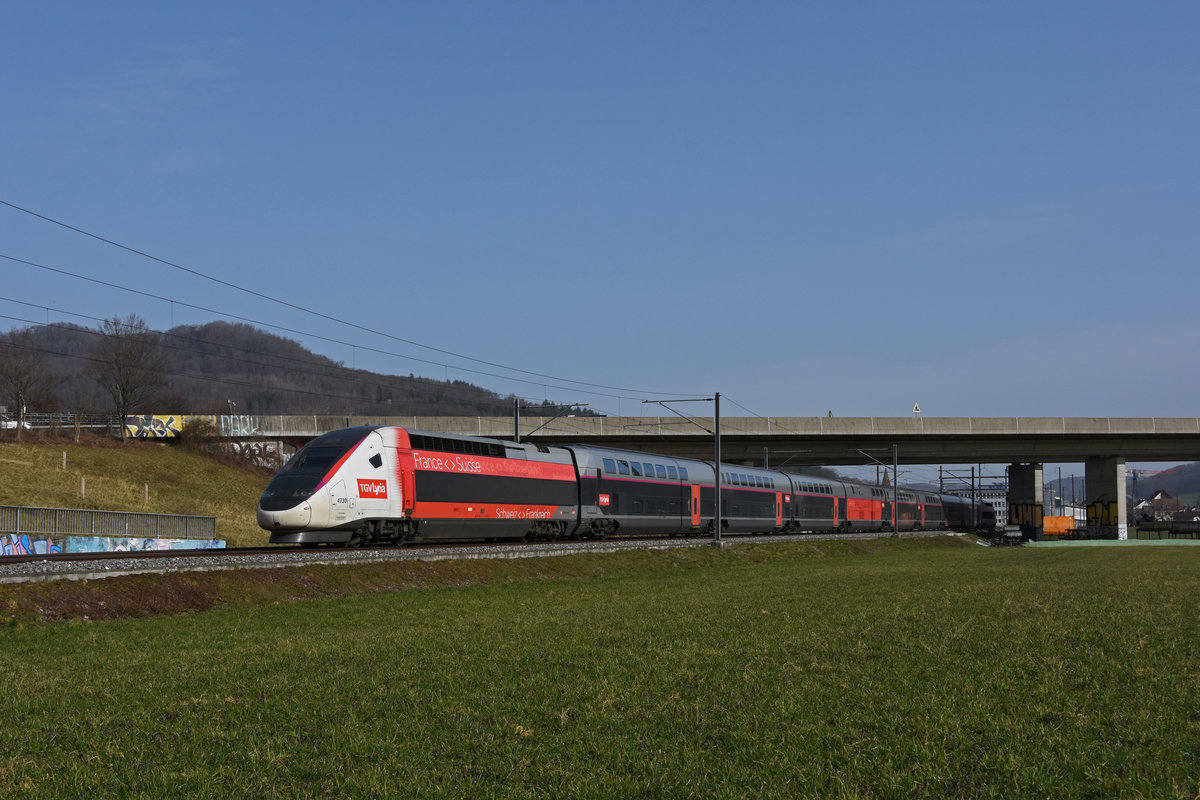 TGV Lyria 4730 fährt Richtung Bahnhof Sissach. Die Aufnahme stammt vom m26.02.2021.