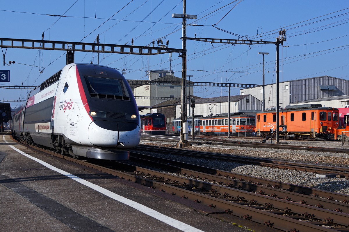 TGV/SBB/ASm: TGV Lyria bei der Durchfahrt Langenthal anlässlich einer Begegnung mit verschiedenen ASm-Fahrzeugen am 9. März 2014.
Foto: Walter Ruetsch 