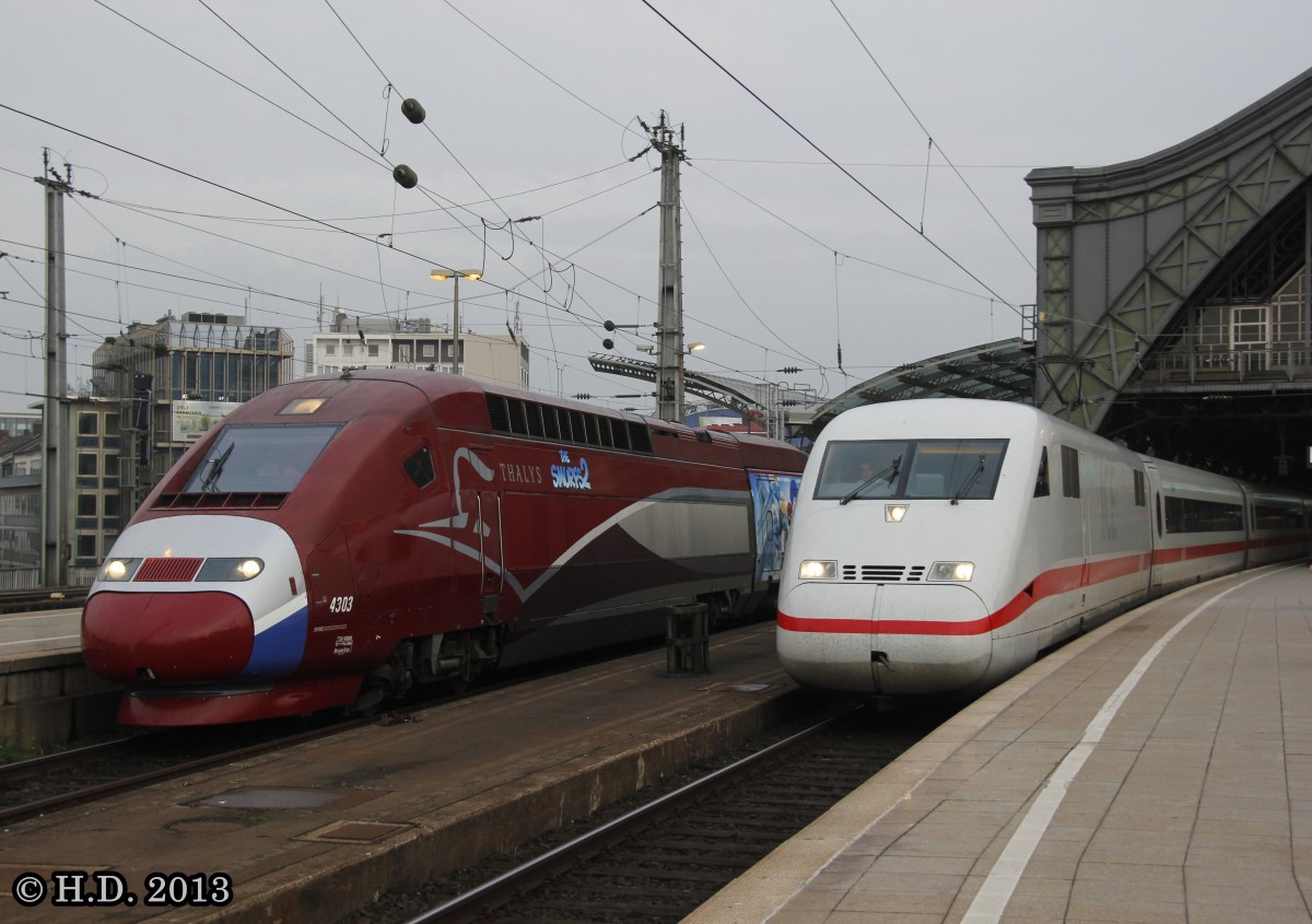 Thalys 4303  Die Schl�mpfe 2  & DB ICE 402 standen Abfahrt bereit in K�ln Hbf, Oktober 2013.