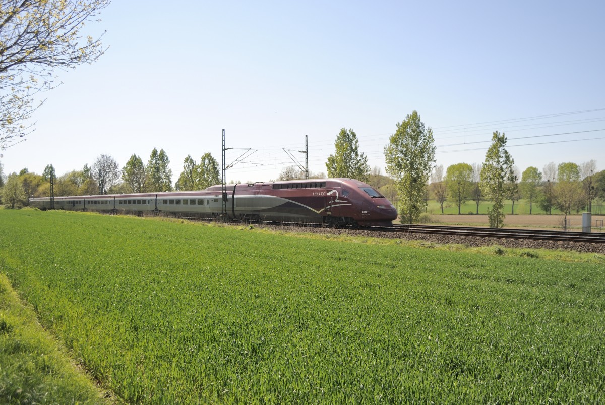 Thalys 4305  auf der KBS 485 bei Km 21,2 Rimburg, Aachen nach Köln unterwegs, am 17.4.2014