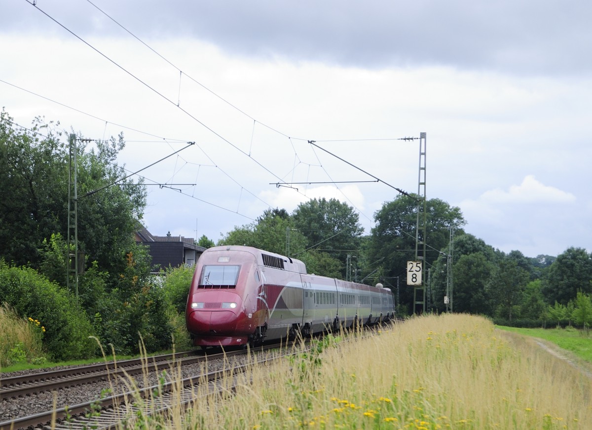 Thalys 4331 kommt von Aachen am 14.7.2015 auf der KBS 485, im Gegenlicht bei Frelenberg Km 25.8. 