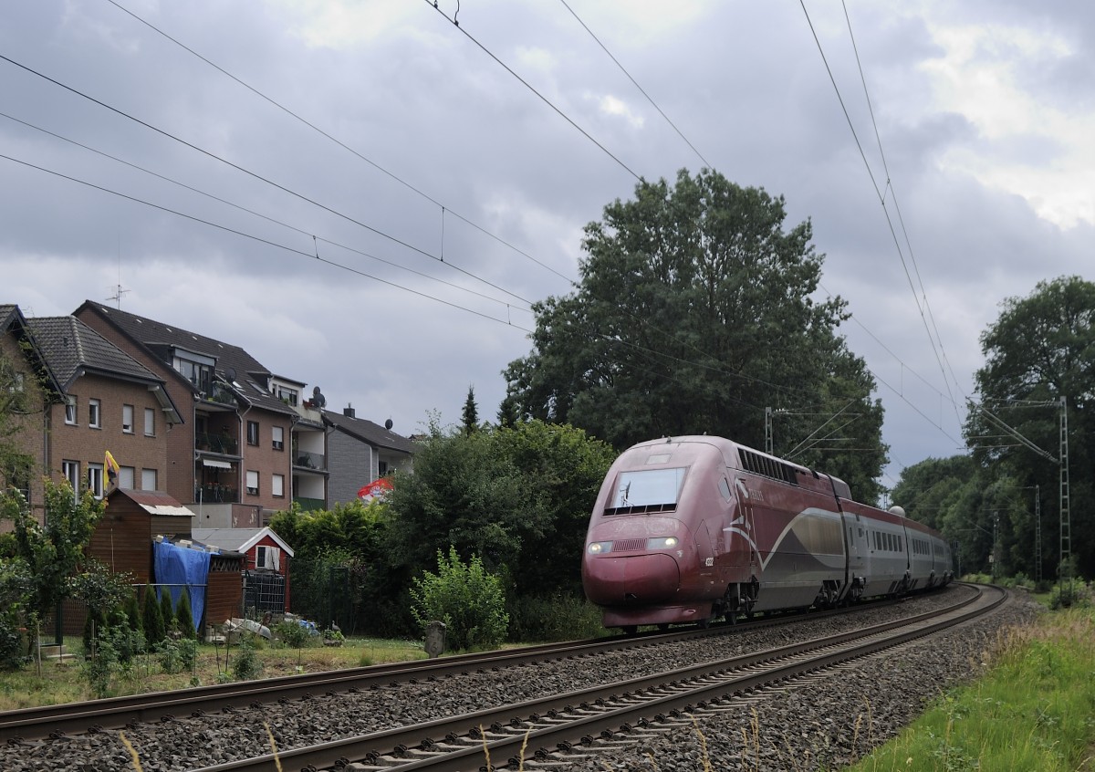 Thalys 4332 aus Paris bei Frelenberg Km 25,6 auf der KBS 485, am 8.7.2015