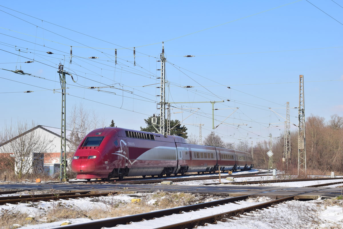 Thalys 4332 fährt durch Grevenbroich in Richtung Köln.

Grevenbroich 09.02.2021