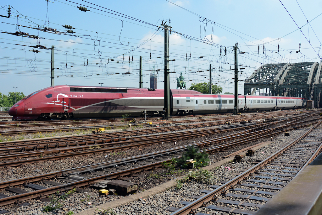 Thalys 4344 von der Hohenzollernbrücke zum Hbf Köln - 31.07.2014