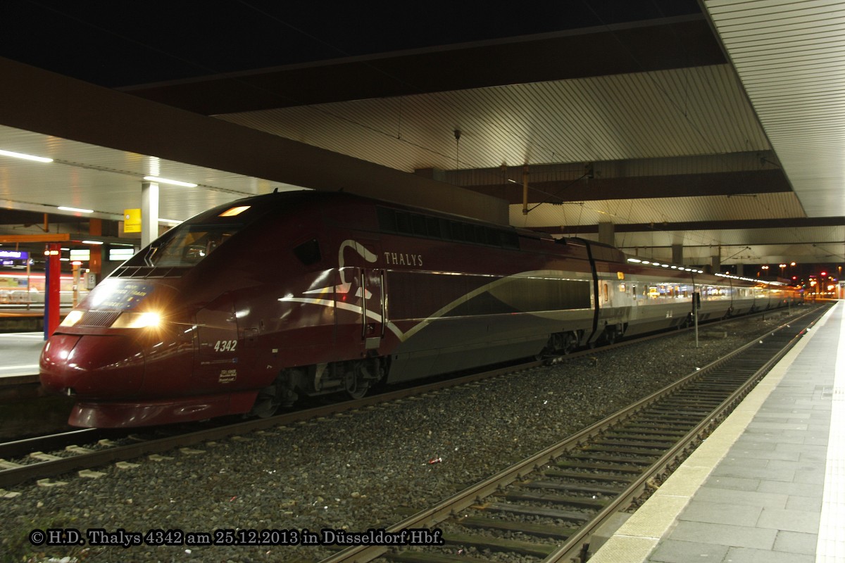 Thalys 9484/4342 am 25.12.2013 in Düsseldorf Hbf und fuhr weiter nach Paris Nord.