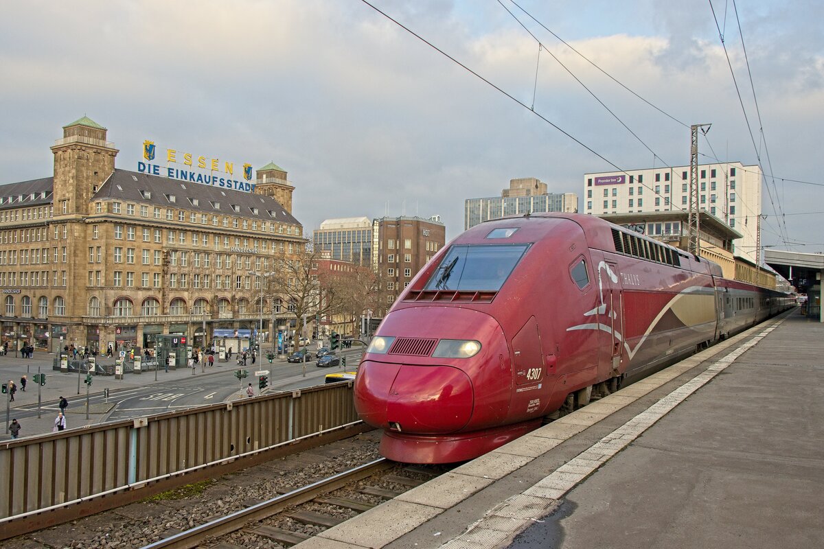 Thalys-Triebzug 4307 verlässt Essen Hbf in Richtung Paris (18.01.2022) 