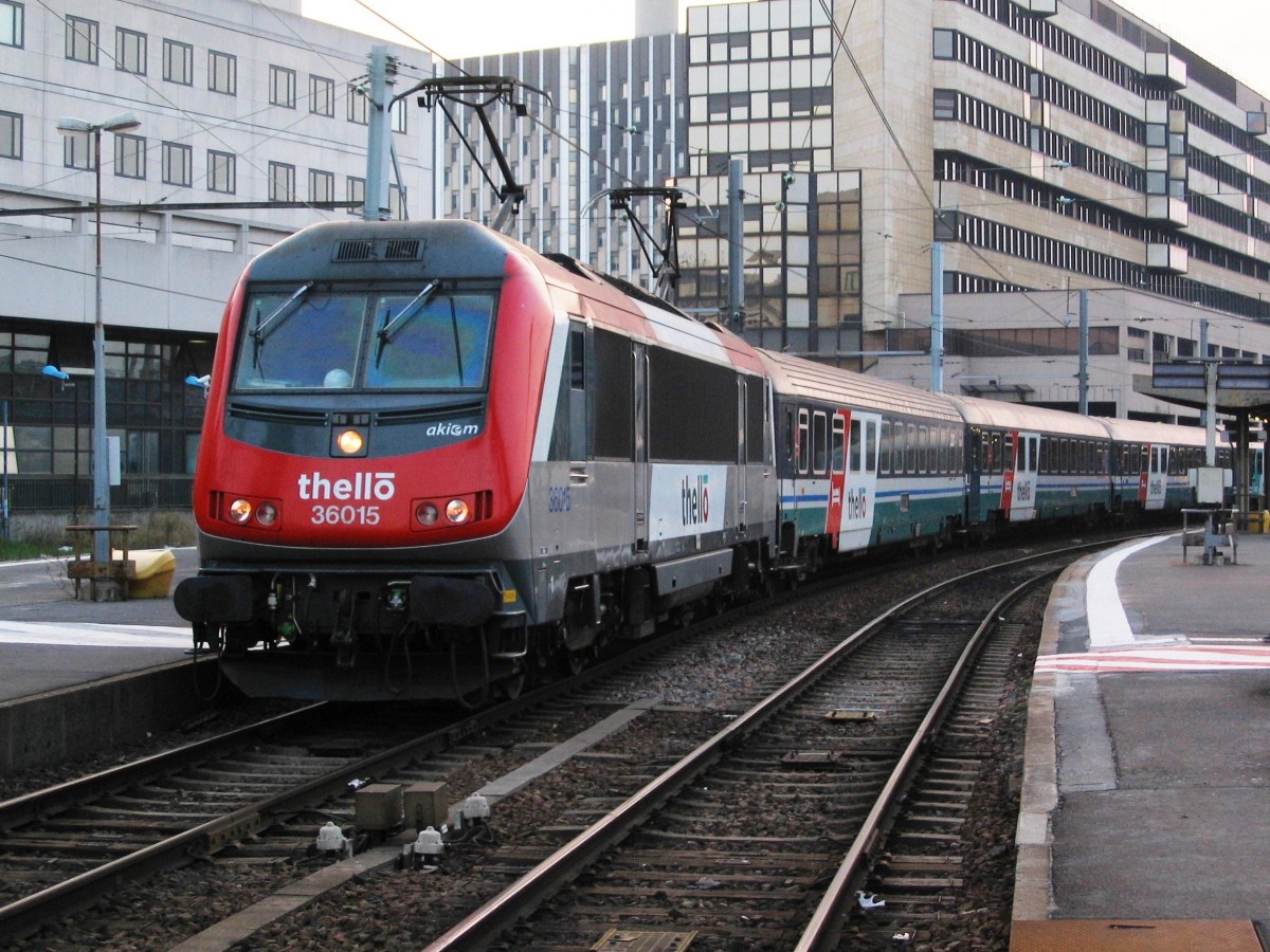 Thello Nachtzug nach Venedig steht abfarbereit im Bahnhof Paris Gare de Lyon, ende März 2012